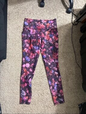 Athleta Salutation Stash Pocket II Printed Tight Size Medium